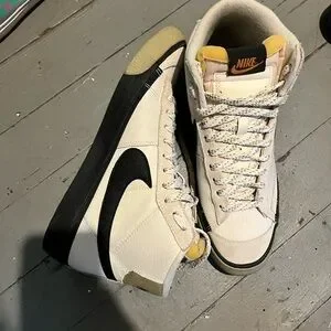 I’m selling 2 pairs of Yeezys 4 pairs of vans and a pair of blazers 350 for them Vans | Shoes | Im Selling 2 Pairs Of Yeezys 4 Pairs Of Vans  main image 2
